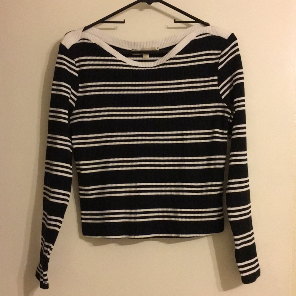 Black with white stripes sweater, Size M